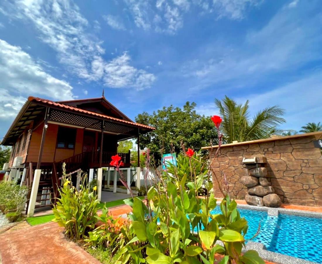 Inap Nekmi With Pool Chalet